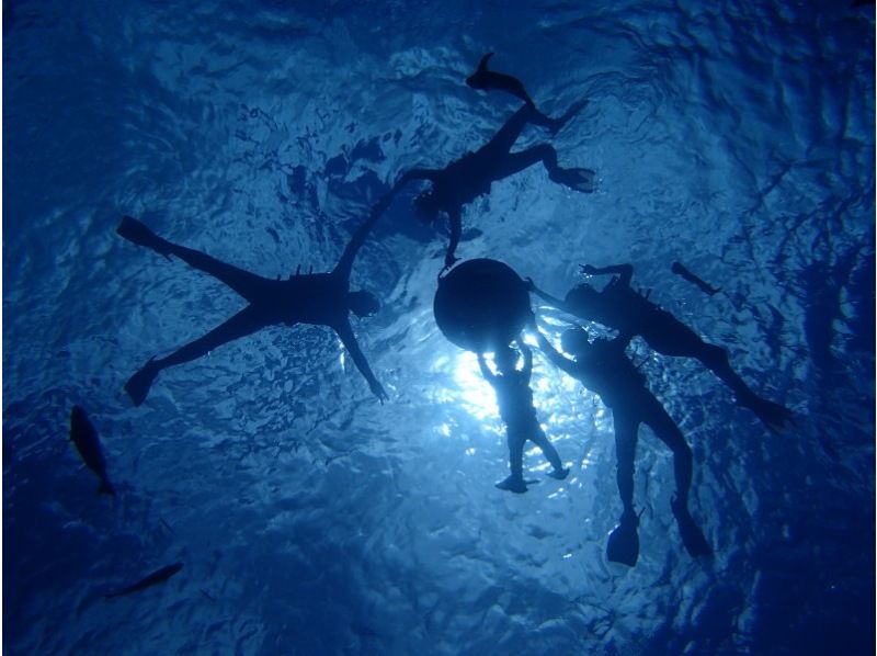 [Okinawa Yomitan Onna Maeda] blue cave noctiluca planetarium night snorkelの紹介画像