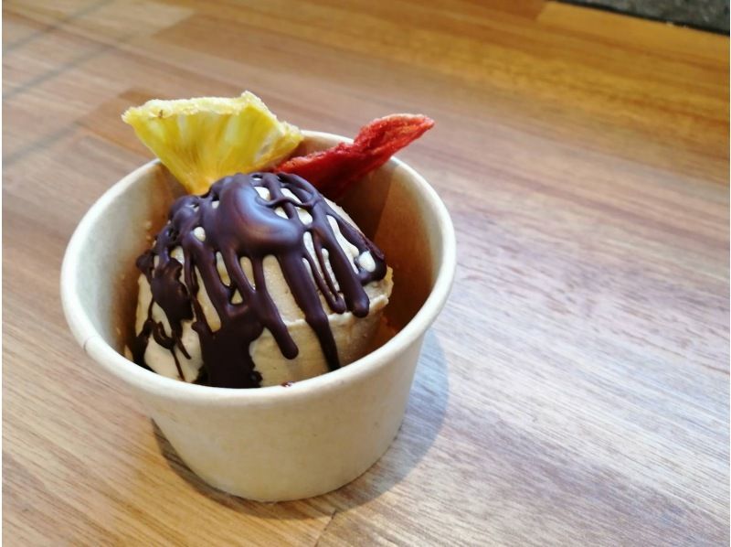 【沖繩Yanbaru】了解神賜可可和沖繩素材的深度和魅力！巧克力製作體驗 ・用紅糖冰淇淋做的巧克力看起來很棒★の紹介画像