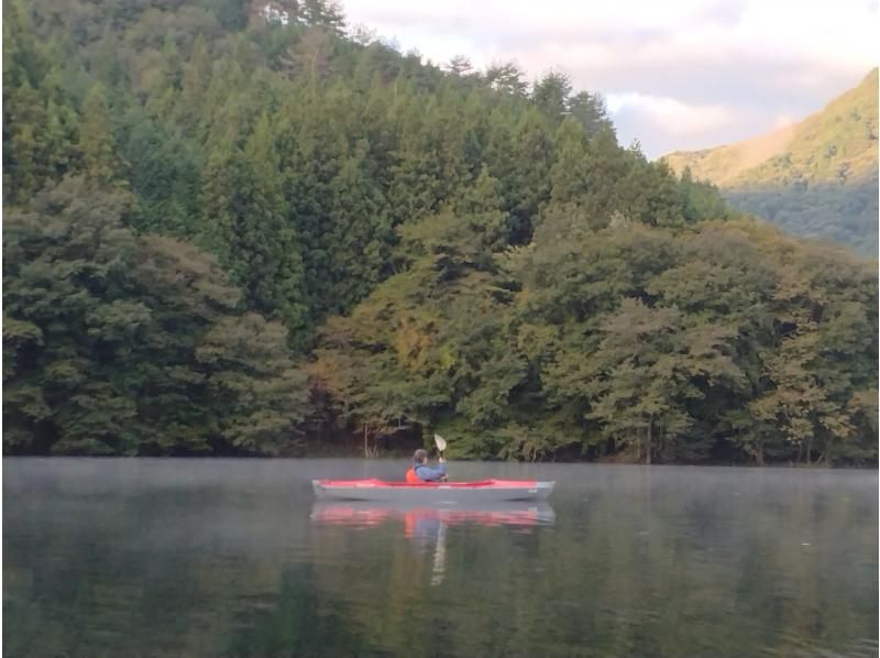 SALE！【群馬・みどり市】【早朝】草木湖でカヌーツアー！おやつ付き！写真データ無料！初心者大歓迎！の紹介画像