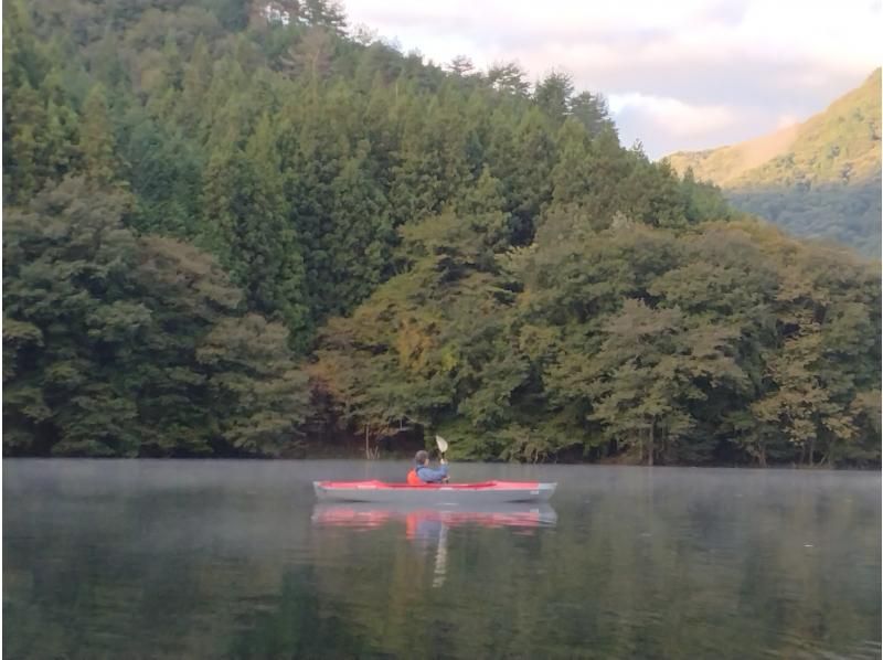 【群馬・みどり市】【早朝】草木湖でカヌーツアー！おやつ付き！写真データ無料！初心者大歓迎！の紹介画像