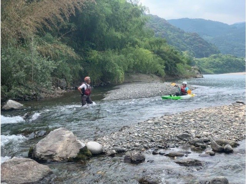 【高知・仁淀川】5年連続水質No.1の仁淀川でカヌーツアー体験！｜写真データ無料プレゼント◎｜初心者歓迎！｜の紹介画像