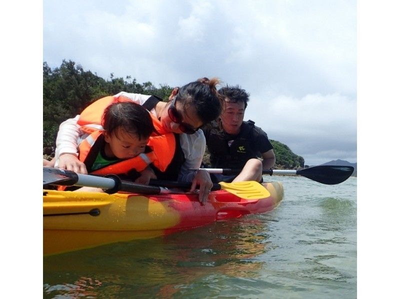 [โอกินาว่าจังหวัด -โทไกชายหาดส่วนตัวริมฝั่ง] ลงจอดบนชายหาดที่ไม่มีคนควบคุมพายเรือคายัก(Sea Kayaking)ทัวร์ผจญภัยの紹介画像