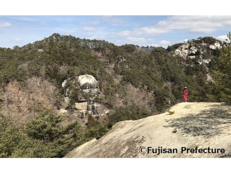 [Yamanashi Prefecture] Go with a local mountaineering guide! Guided tour of Shosenkyo's stone peak "Rakanjiyama" (for beginners) ~Yama Deluxe~の紹介画像