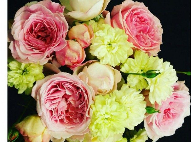 【滋賀・竜王】初心者の方向け！イングリッシュローズを使用した「フラワーアレンジメント体験」｜プレゼントにもおすすめ◎｜の紹介画像