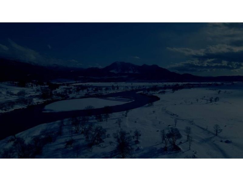 【長野・飯山】幻想的な、月明りのスノーシュー体験　千曲川河川敷ムーンライトトリップ２時間（4月はなべくら高原）の紹介画像
