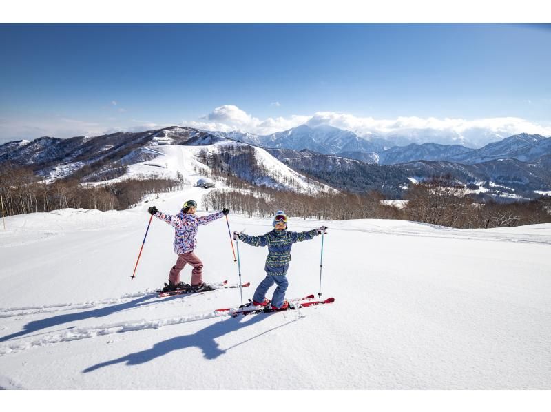 舞子スノーリゾート　Skiingを楽しむ親子