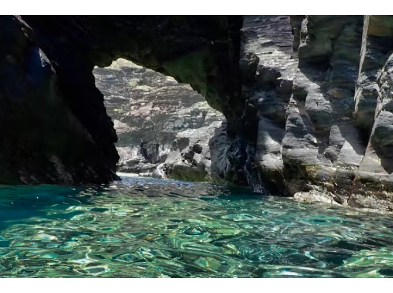 【沖縄・座間味】インストラクターが水上バイクで一押しの島・洞窟へご案内するツーリングプラン！！6歳のお子様から参加可能♪の紹介画像