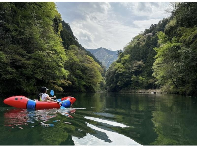 奥多摩半日パックラフト　超軽量1人乗りゴムボートで白丸湖をのんびりクルージング！初めてでもOK!【中学生1年生から】の紹介画像