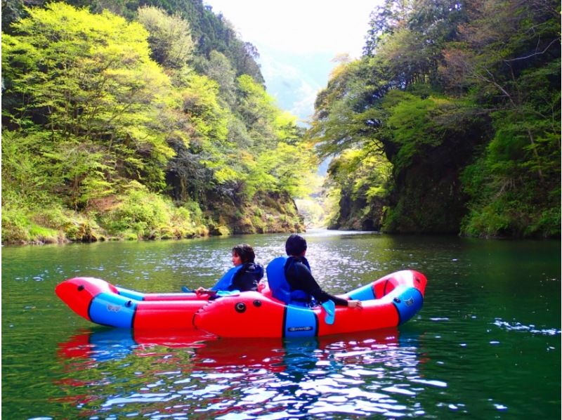 奥多摩半日パックラフト　超軽量1人乗りゴムボートで白丸湖をのんびりクルージング！初めてでもOK!【中学生1年生から】の紹介画像