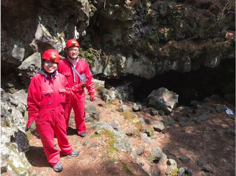 [Yamanashi/ Kawaguchiko] Lava cave exploration (caving) at the foot of Mt. Fuji / Aokigahara Jukai Participation from elementary school students OK!の紹介画像