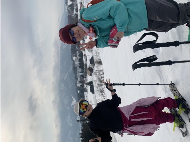 [Meet in Nozawa Onsen, Nagano Prefecture] Half-Day Snowshoe Hike <Small Group Tour>の紹介画像