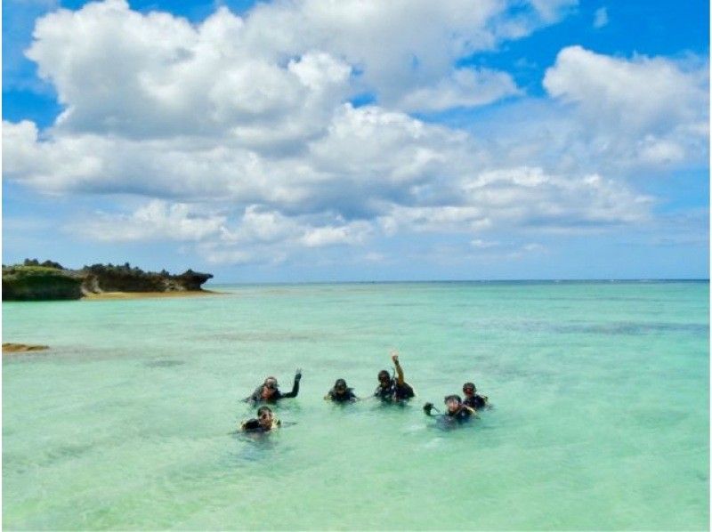 【沖縄・今帰仁・古宇利島】＜1家族で貸切！ファミリープラン＞美しい今帰仁の海で体験ダイビング＜ビーチエントリー＞｜12歳〜参加可能◎｜の紹介画像