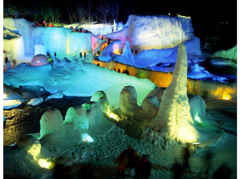 【北海道・札幌発着】冬の旭山動物園と流氷砕氷船『ガリンコ号III・IMERU』乗船＆氷の祭典・層雲峡氷瀑まつりライトアップ欲張り日帰りツアーの紹介画像