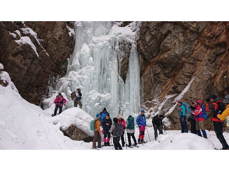 【栃木・日光/鬼怒川】雪見風呂＆軽食付き 奥鬼怒温泉氷瀑スノーシューツアーの紹介画像
