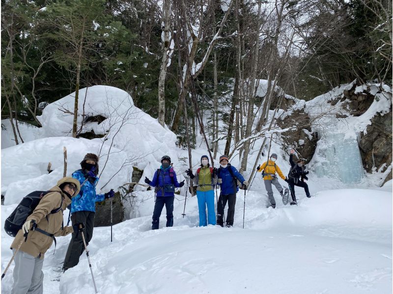 【栃木・日光/鬼怒川】雪見風呂＆軽食付き 奥鬼怒温泉氷瀑スノーシューツアーの紹介画像
