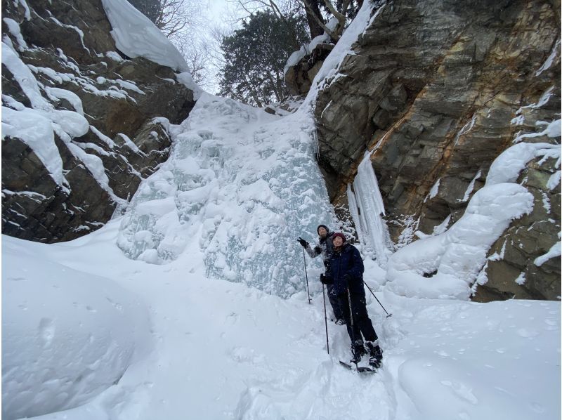 【栃木・日光/鬼怒川】雪見風呂＆軽食付き 奥鬼怒温泉氷瀑スノーシューツアーの紹介画像