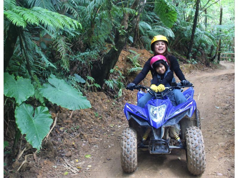 我们推荐位于冲绳本岛北部名护市的“Dokidoki Yanbaruncher”，这是一家评价很高的越野车体验店！