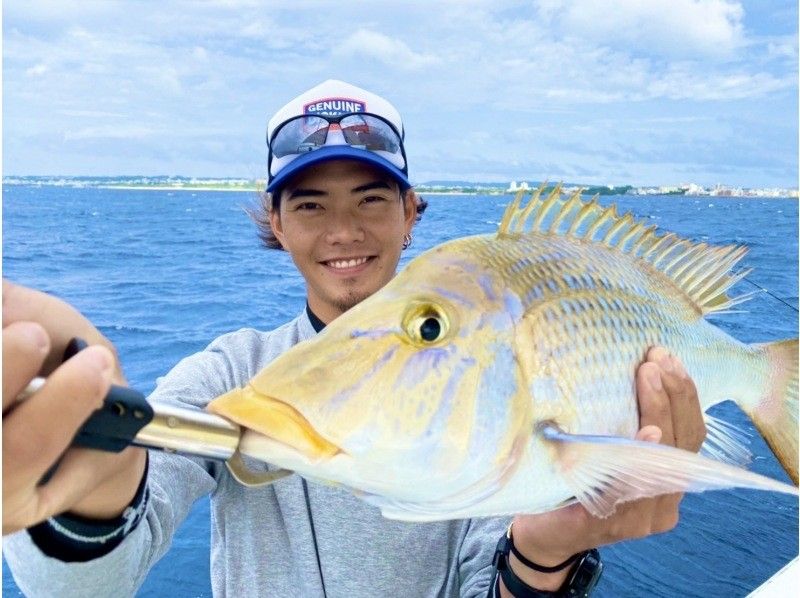 【沖縄マリーナ発・釣り体験】手ぶらでOK♪　初心者・お子様大歓迎お気軽トロピカルフィッシング！3.5時間完全貸切チャーターの紹介画像