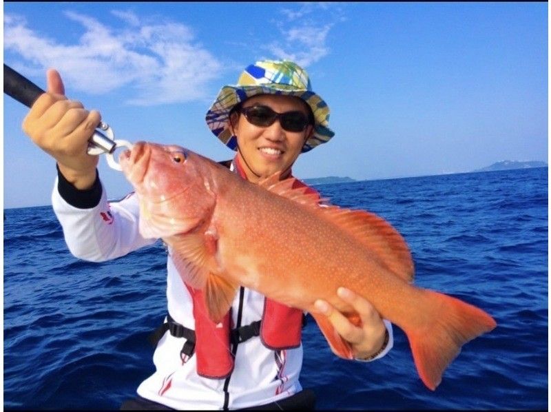 【沖縄マリーナ発・釣り体験】手ぶらでOK♪　初心者・お子様大歓迎お気軽トロピカルフィッシング！3.5時間完全貸切チャーターの紹介画像