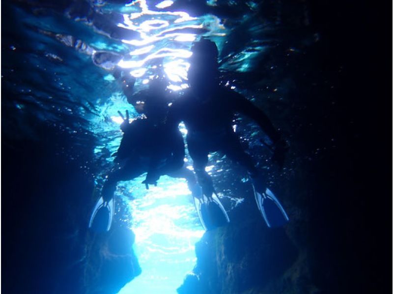 [Okinawa Blue Cave Yaebise] Let's enjoy the sea of Irabu ♪ Blue cave