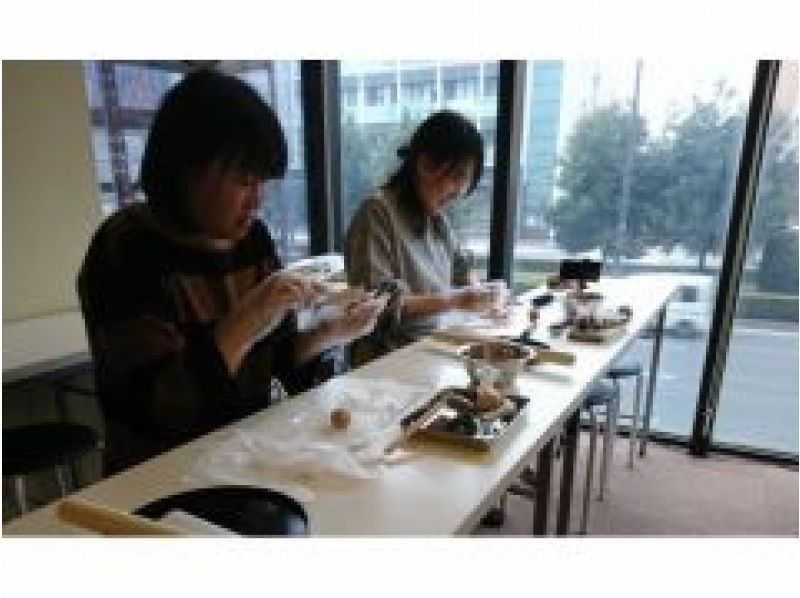 【京都・下京区】花和菓子作り体験とお点前体験の紹介画像