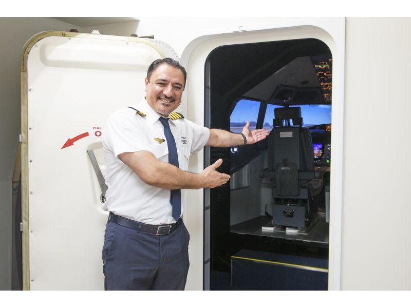 [Chiba/Maihama] Full-fledged flight simulator "Boeing 737" used by professionals for pilot training 30 minutes course (experience 1-2 people)の紹介画像