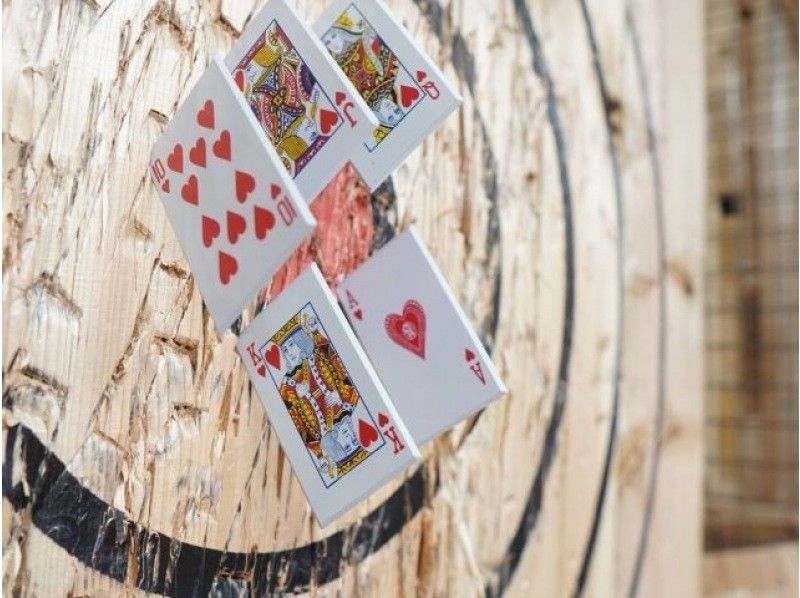 【東京・浅草】アメリカで大流行！AXE THROWING！爽快度MAXTHROWING！ダーツのように斧を投げて得点を競い合おう！