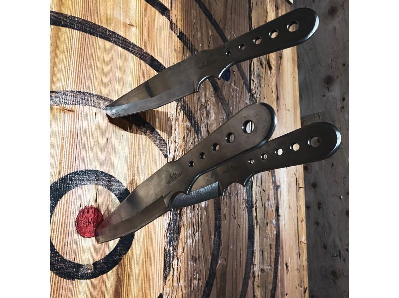 【東京・浅草】アメリカで大流行！AXE THROWING&reg;︎｜爽快度MAX！ダーツのように斧を投げて得点を競い合おう！の紹介画像