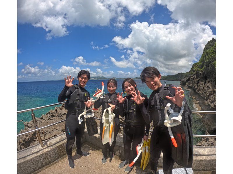 SALE! <Private tour❗️Blue cave snorkeling> Many customers visit after reading the reviews! Ages 5 to 69 years old Discount for 4 people or more Free GoPro rental ・Pickup service around Onna Village availableの紹介画像