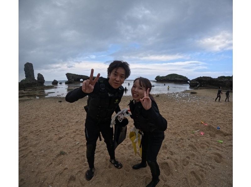 SALE! Discounts available for same-day reservations, families, and groups of 4 or more. All-inclusive! Private Onna Village Blue Cave Beach Snorkeling. Free GoPro photos and videos. Ages 5 to 69. Pick-up and drop-off available.の紹介画像