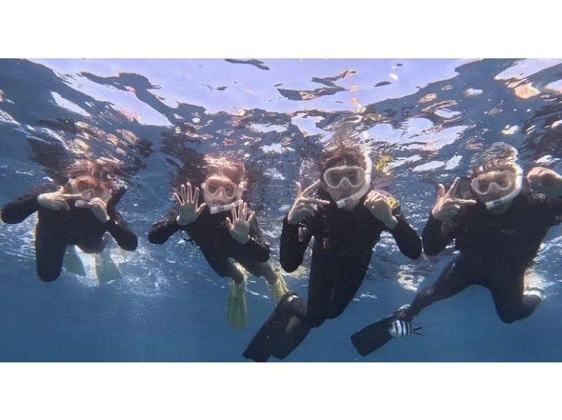 Same-day reservations accepted ≪Blue Cave 3900 yen❗️Private snorkeling available for 2 people or more》Popular with families and couples No additional charge for photos and videos❗Ages 5 to 69 Pick-up and drop-off availableの紹介画像