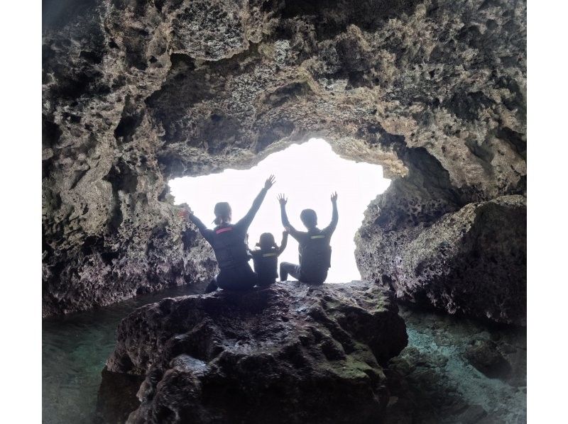 Same-day reservations accepted ≪Blue Cave 3900 yen❗️Private snorkeling available for 2 people or more》Popular with families and couples No additional charge for photos and videos❗Ages 5 to 69 Pick-up and drop-off availableの紹介画像