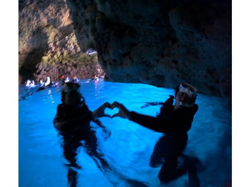 Same-day reservations accepted ≪Blue Cave 3900 yen❗️Private snorkeling available for 2 people or more》Popular with families and couples No additional charge for photos and videos❗Ages 5 to 69 Pick-up and drop-off availableの紹介画像