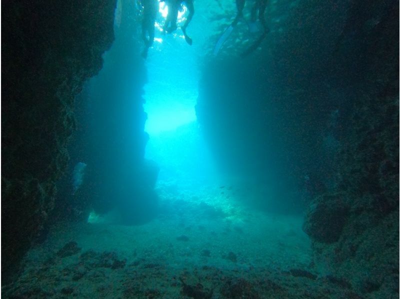 Super Summer Sale 2024 <<All-inclusive! Private Onna Village Blue Cave Snorkeling>> Free GoPro photos and videos, recommended for couples and families, pick-up and drop-off availableの紹介画像