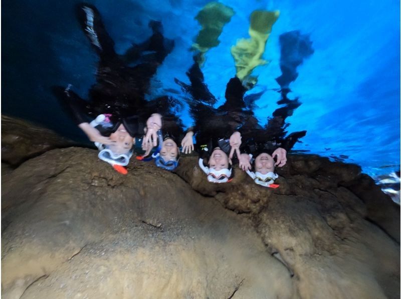 All-inclusive❗️≪Limited to 5 groups per day! Onna Village Blue Cave Snorkeling≫ Unlimited GoPro photography, recommended for couples and families! Pick-up and drop-off available upon requestの紹介画像