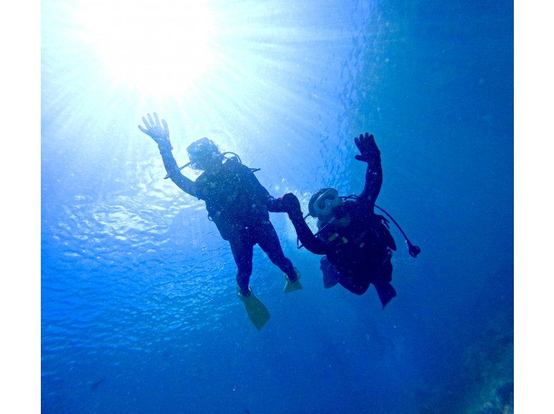 《青の洞窟/貸切！体験ダイビング》カップル、少人数にオススメ❗️初心者大歓迎！GoPro写真や動画全てコミコミ❗️送迎リクエスト可！の紹介画像