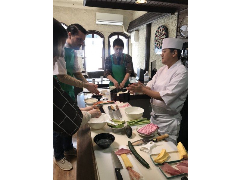 ｛和歌山県・白良浜｝自分で握って食べる寿司教室・寿司ランチ付の紹介画像