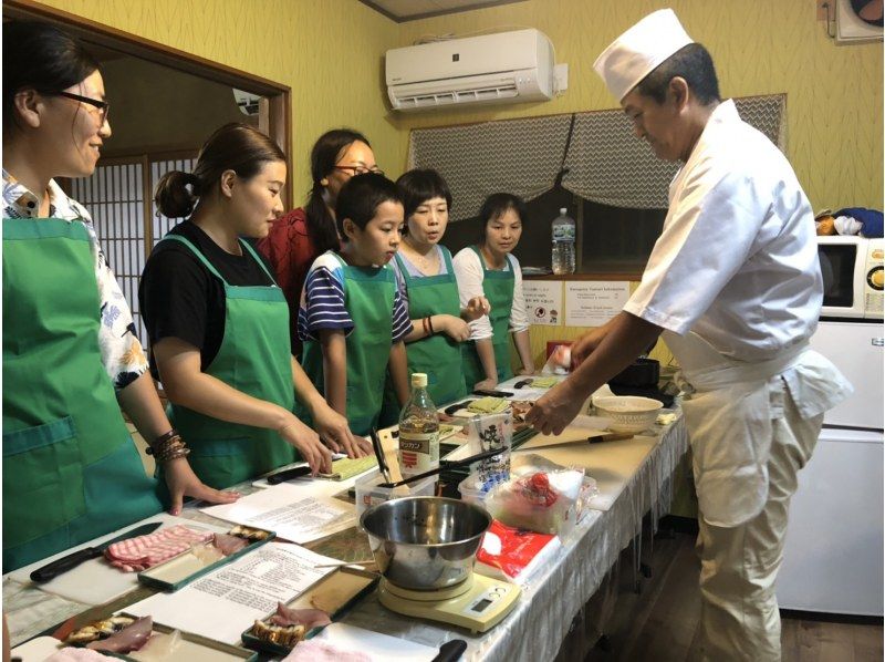｛和歌山県・白良浜｝自分で握って食べる寿司教室・寿司ランチ付の紹介画像
