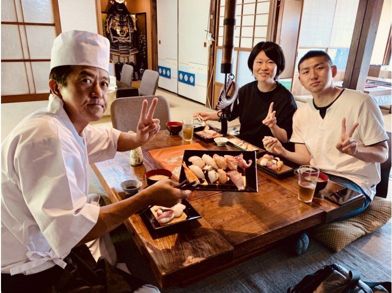 {Shirarahama, Wakayama Prefecture} Make-your-own sushi class and sushi lunch includedの紹介画像