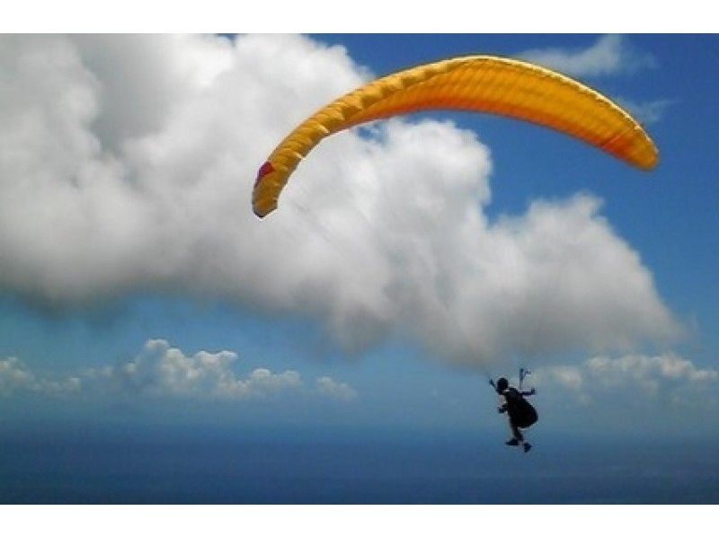 [静冈/伊豆]和您的家人在一起！初中生及以下半价！滑翔伞体验（1天课程）6岁以上的经验可以！の紹介画像
