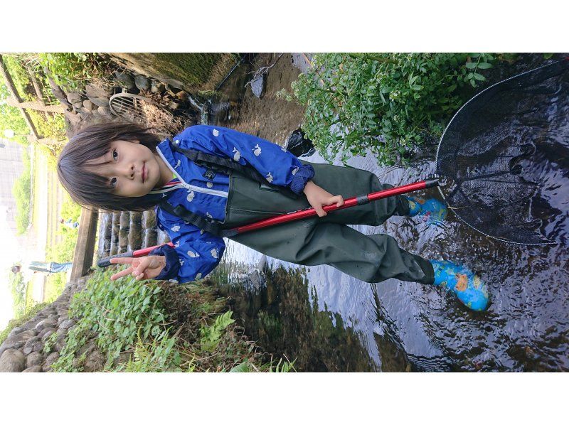 [Tokyo, Chofu] 9AM, 1PM - Mainly in the upstream area, family-friendly ♪ Spring water exploration! Animal collecting experience tour (free silly boots & electric bicycle transportation)の紹介画像