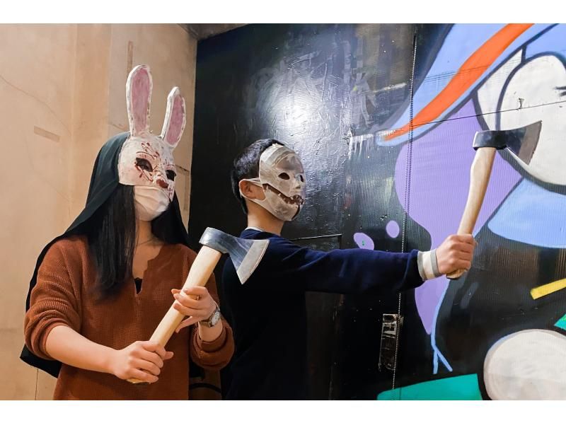 【東京・池袋】アメリカで大流行！AXE THROWING｜爽快度MAX！ダーツのように斧を投げて得点を競い合おう！の紹介画像