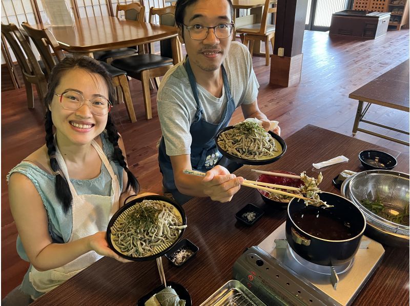 [Kyoto] A set plan of ``Tea picking experience'' & Japan's only ``Tea soba making experience'' and ``Tea leaf tempura making experience'' in the famous Uji tea production area ``Wazuka''! Support for beginners!の紹介画像