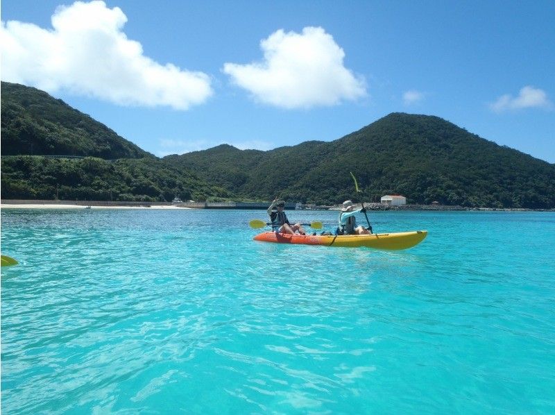 【沖縄・渡嘉敷島】オフシーズンでも楽しもう、渡嘉敷島で唯一のガイド付きショートカヤックツアー！の紹介画像