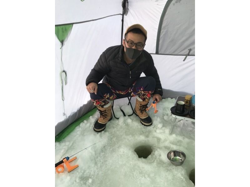 【北海道・札幌近郊】手ぶらでショートステイ氷上わかさぎ釣り体験！長靴もレンタル無料！わかさぎの天ぷらもついてます！の紹介画像