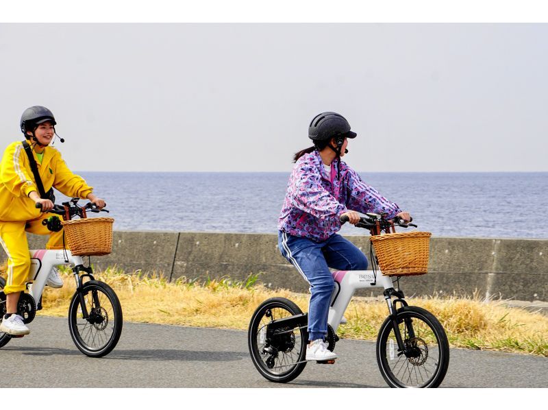 【東京・伊豆大島】電動自転車でラクに島巡り！2歳から大人まで楽しめるガイド付きサイクリングジオツアー！