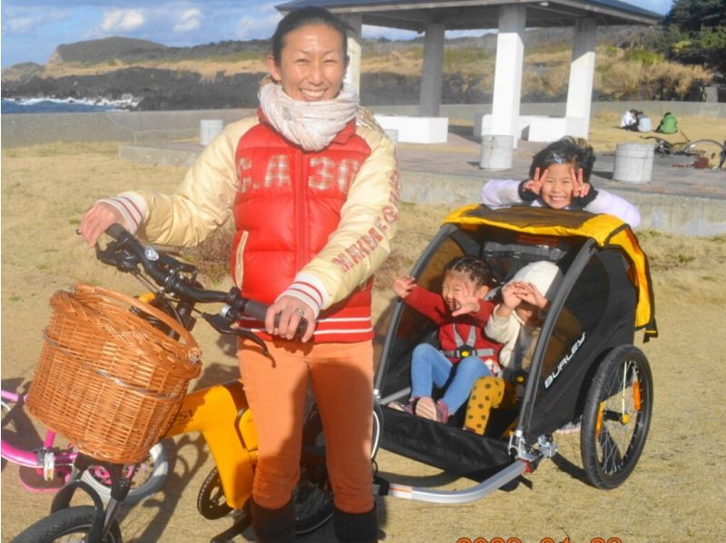 【東京・伊豆大島】電動自転車でラクに島巡り！2歳から大人まで楽しめるガイド付きサイクリングジオツアー！