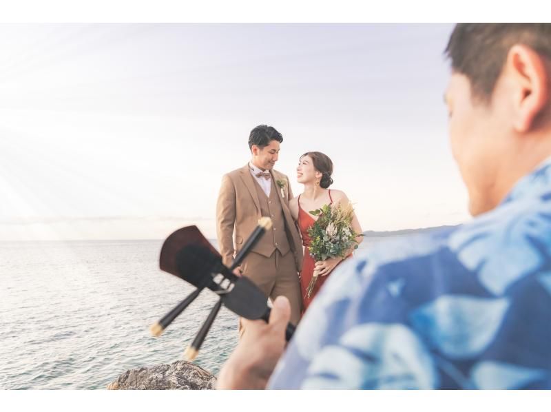 [Okinawa Ishigaki Island] Beach & Sunset Sanshin live performance photo wedding ♪ Wedding photo ♪ Sanshin live performance during beach shooting and sunset shooting ♪の紹介画像