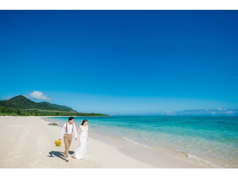 [โอกินาว่า อิชิงากิ] ชายหาด & พระอาทิตย์ตก Sanshin ภาพถ่ายงานแต่งงาน photo ภาพถ่ายงานแต่งงาน♪ การแสดงสด Sanshin ระหว่างการถ่ายภาพชายหาดและการถ่ายภาพพระอาทิตย์ตก♪の紹介画像