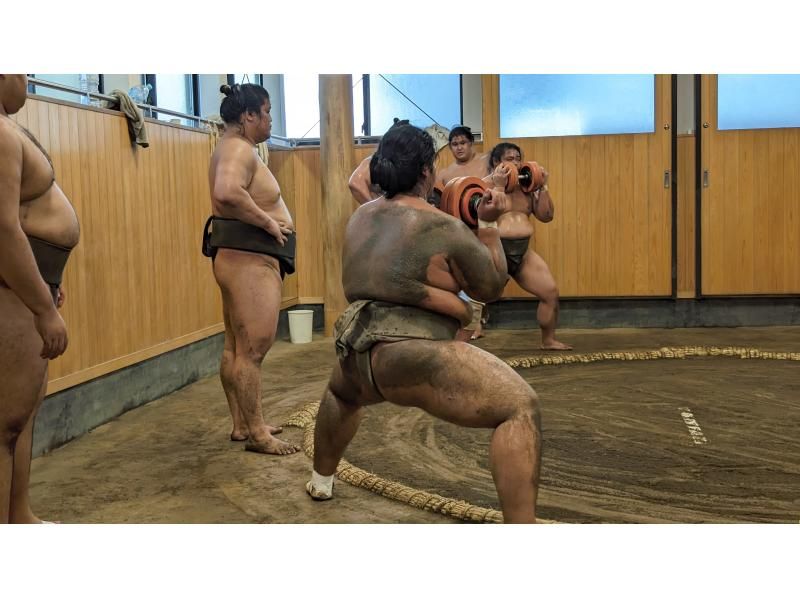[Tokyo] Sumo practice tour for foreigners visiting Japan! Don't worry, you will be guided by a guide who is familiar with sumo.の紹介画像